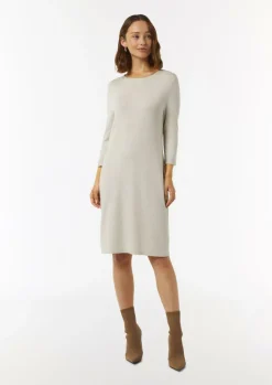 Antailliertes Strickkleid mit seitlichen Rippdetails-Comma Online