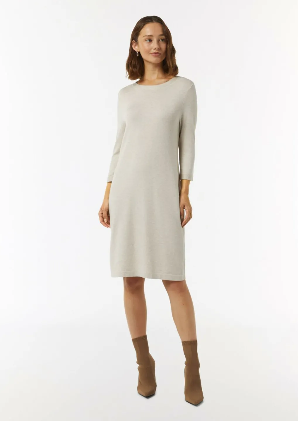 Antailliertes Strickkleid mit seitlichen Rippdetails-Comma Online