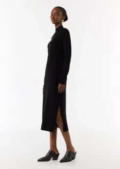 Antalliertes Strickkleid mit Turtleneck und seitlichen Schlitzen-Comma New