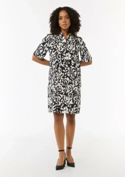 Baumwoll-Kleid mit Hemdkragen und All-over-Print-Comma Hot