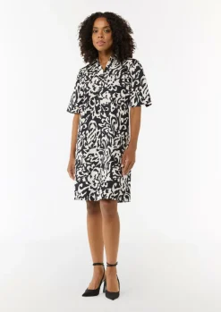 Baumwoll-Kleid mit Hemdkragen und All-over-Print-Comma Hot