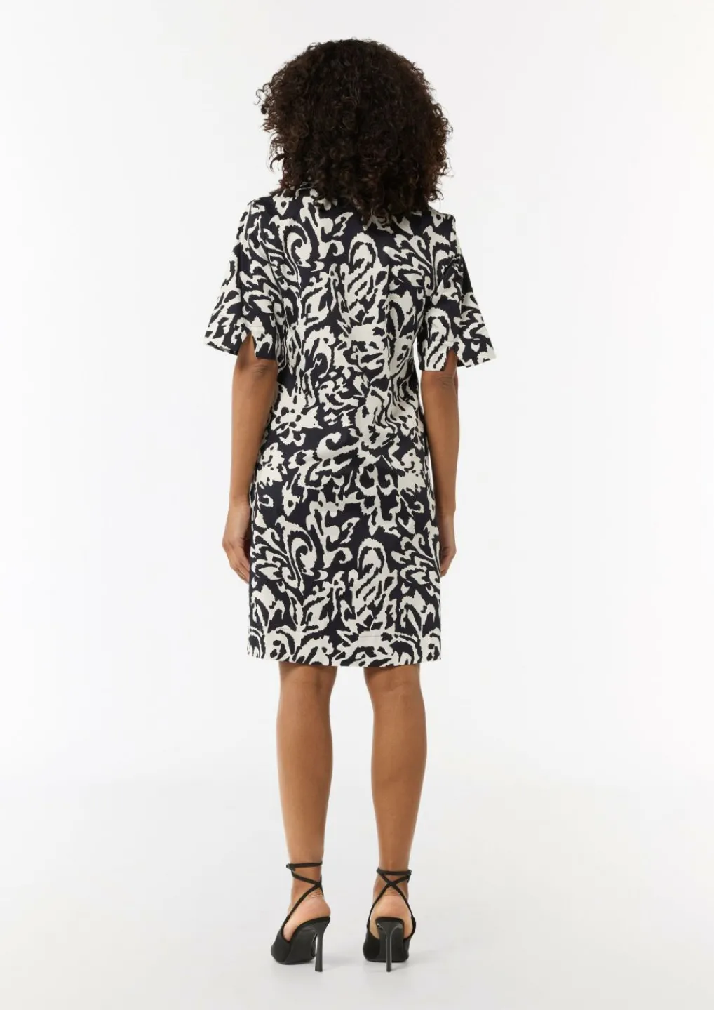 Baumwoll-Kleid mit Hemdkragen und All-over-Print-Comma Hot