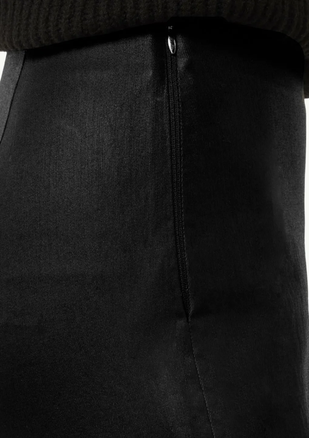 Beschichtete Hose im Skinny Fit-Comma Sale