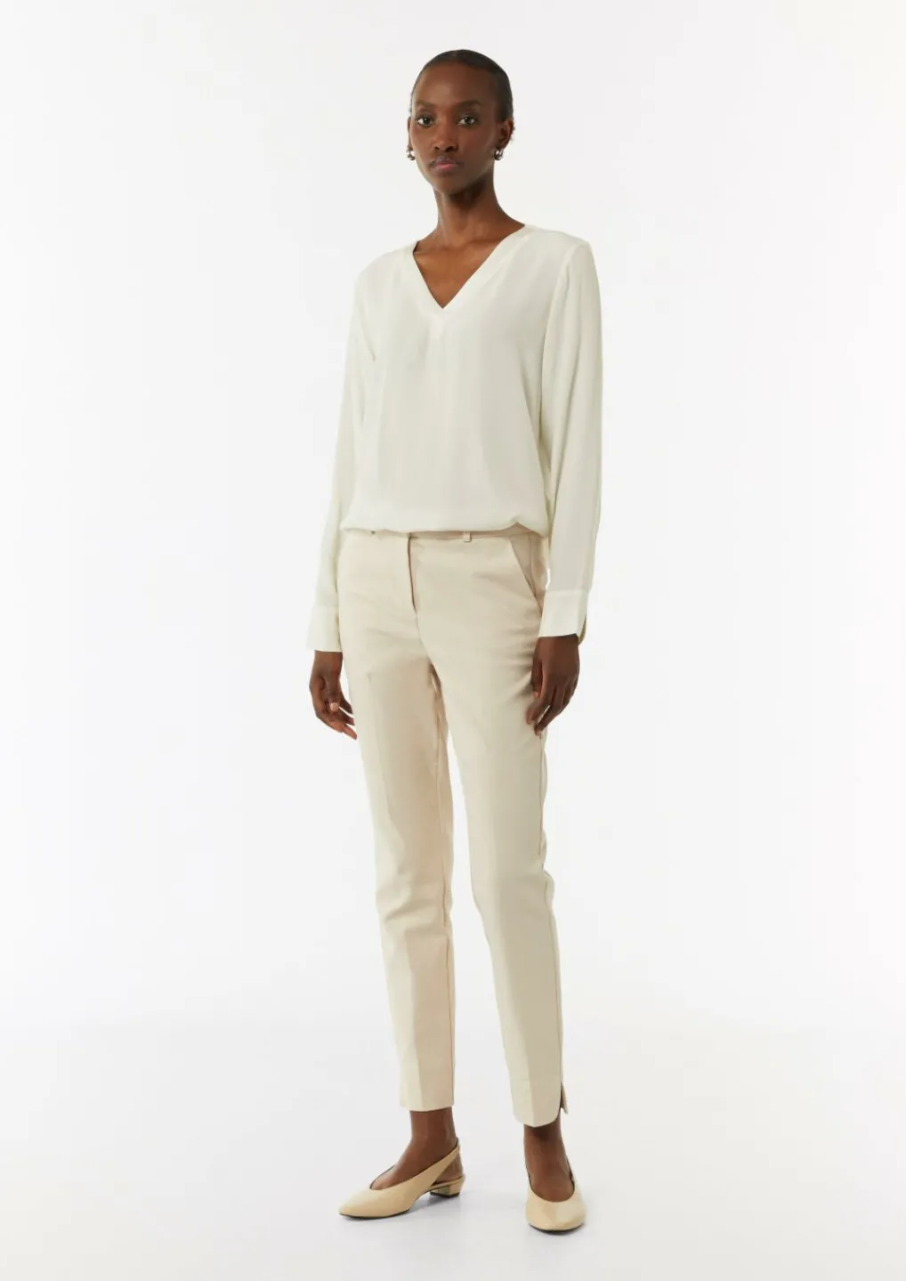 Bluse in Crêpe-Optik mit satiniertem V-Ausschnitt-Comma Online