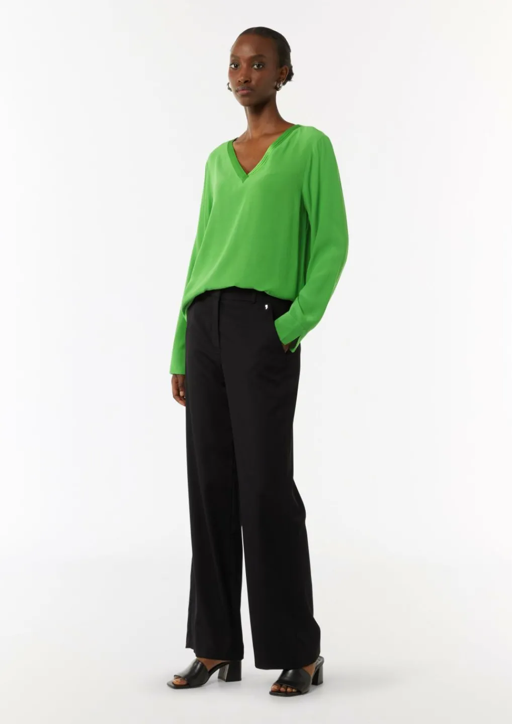 Bluse mit V-Ausschnitt und Satinblende-Comma New