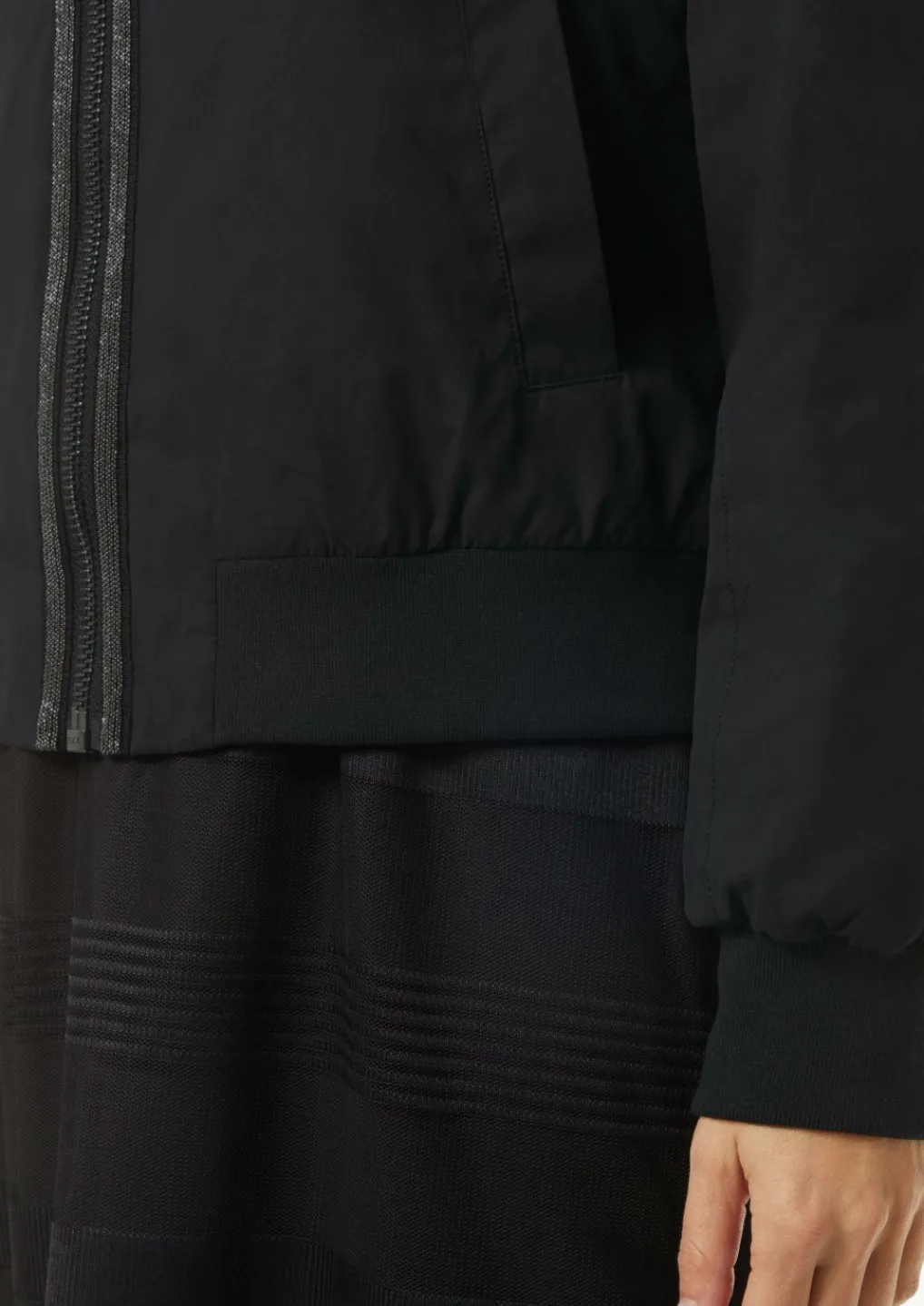 Bomberjacke mit Schmuckdetails und Crew Neck-Comma Online