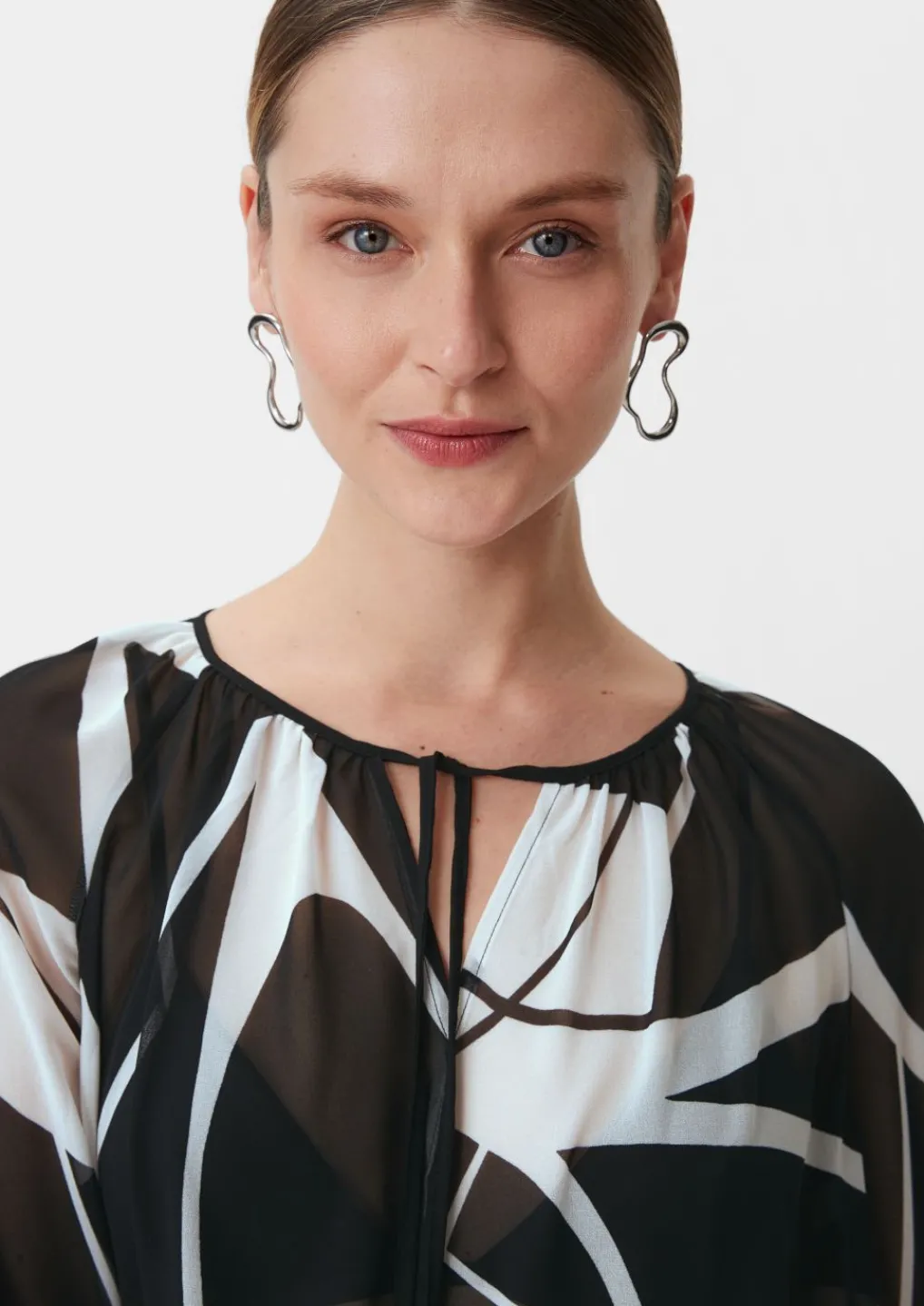 Chiffonbluse mit Allovermuster-Comma Fashion