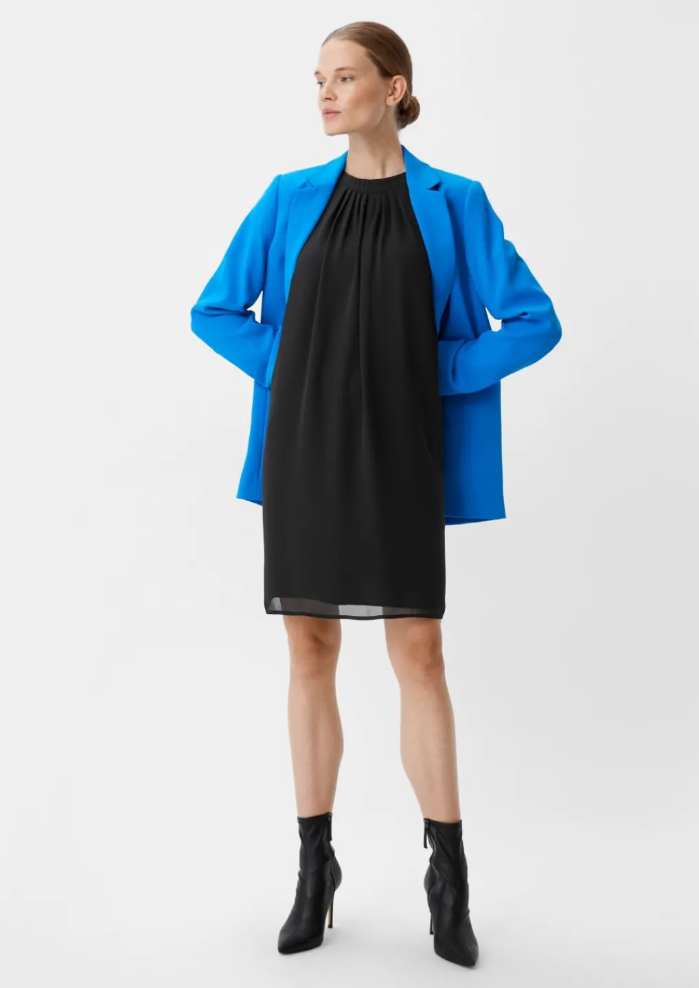 Chiffonkleid mit Plisseefalten-Comma Online