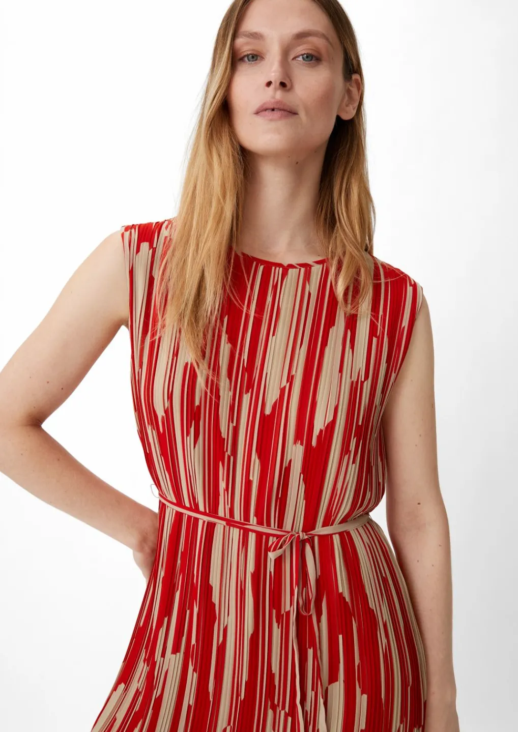 Chiffonkleid mit Plisseefalten-Comma Hot