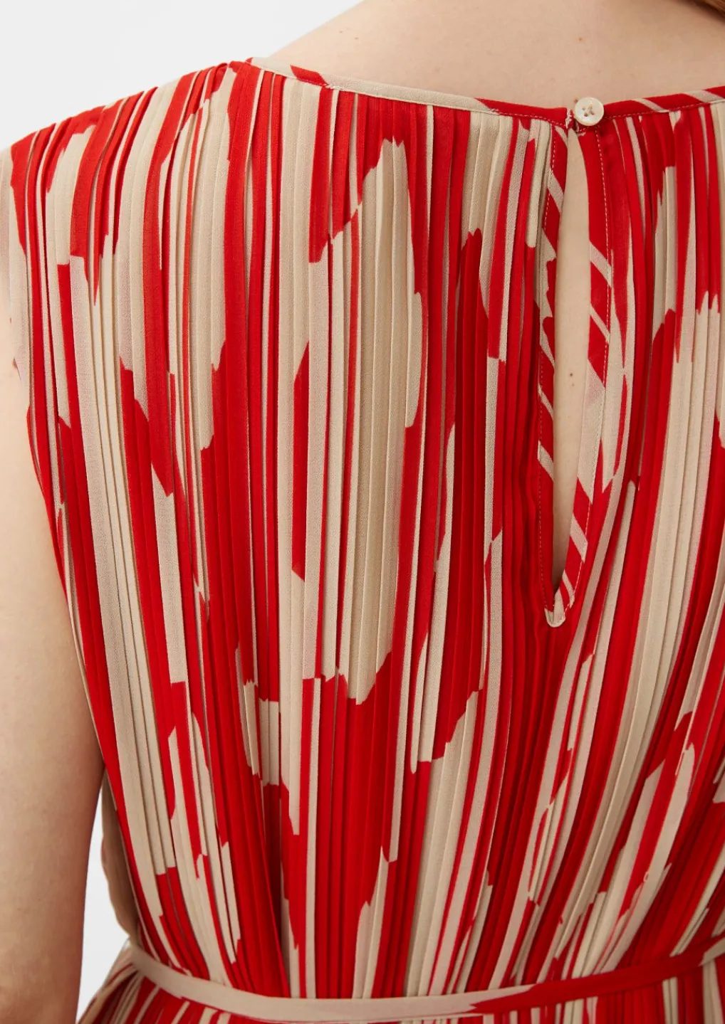 Chiffonkleid mit Plisseefalten-Comma Hot