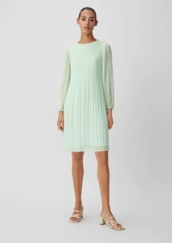 Chiffonkleid mit Plisseefalten-Comma Best