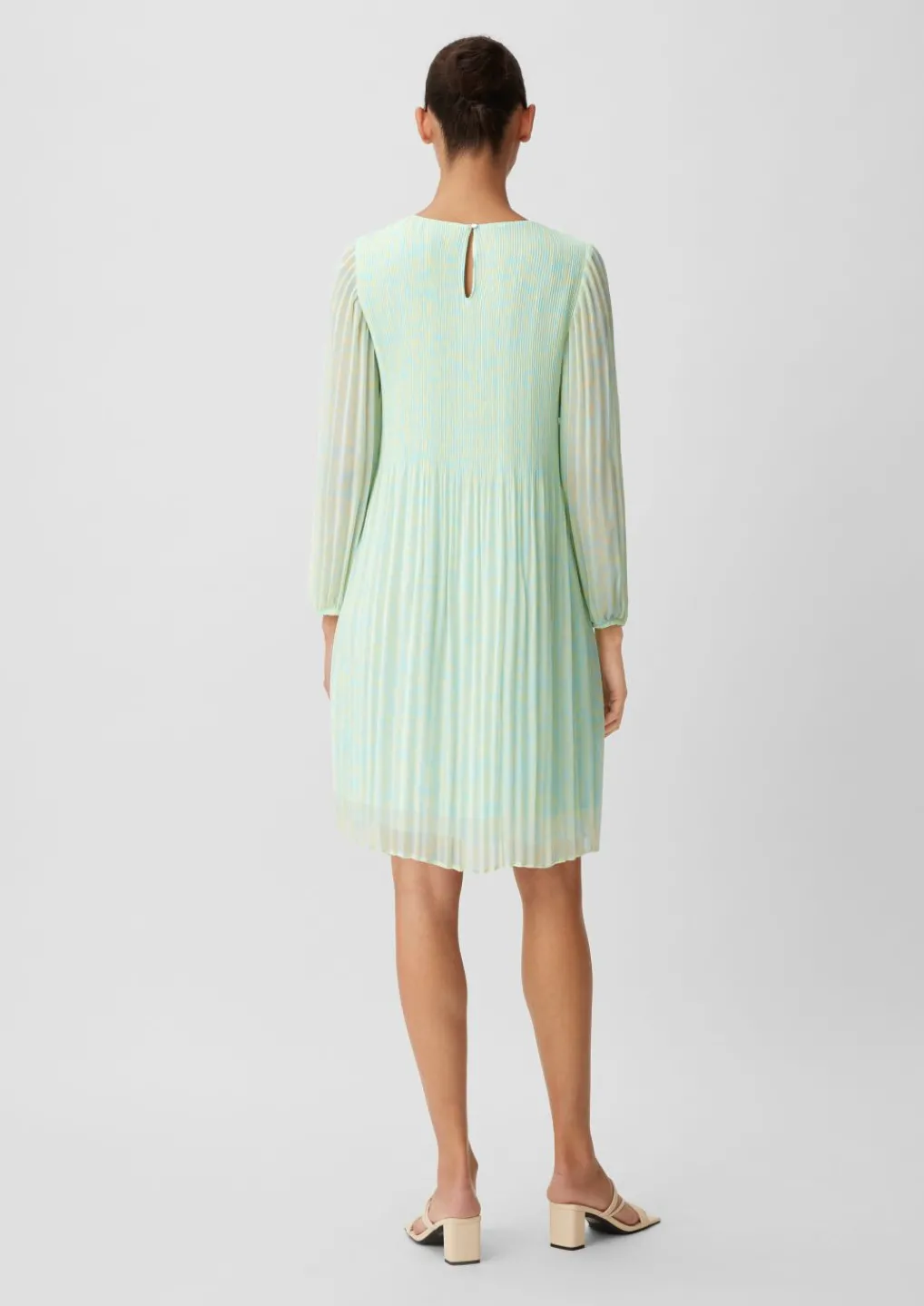 Chiffonkleid mit Plisseefalten-Comma Best