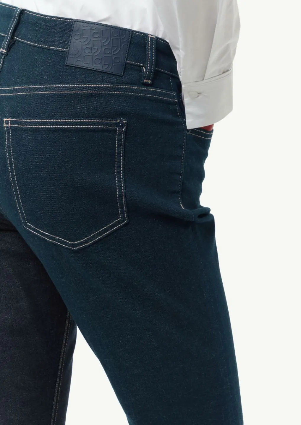 Cropped-Jeans mit Bügelfalte-Comma Best