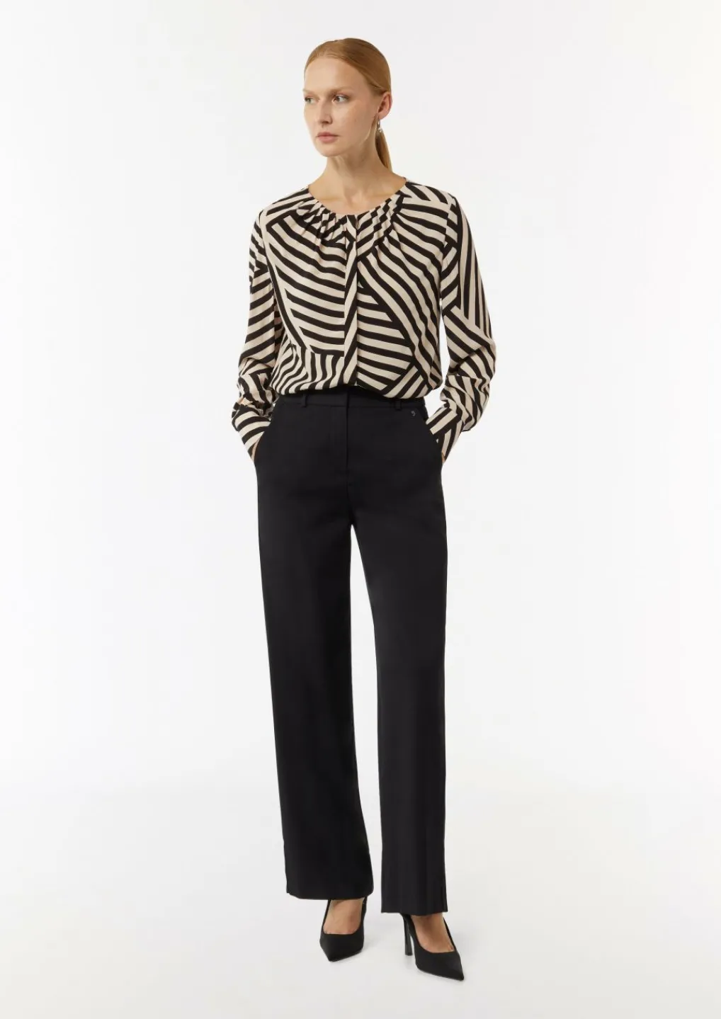 Crêpe-Bluse mit All-over-Print und Faltendetails-Comma Fashion