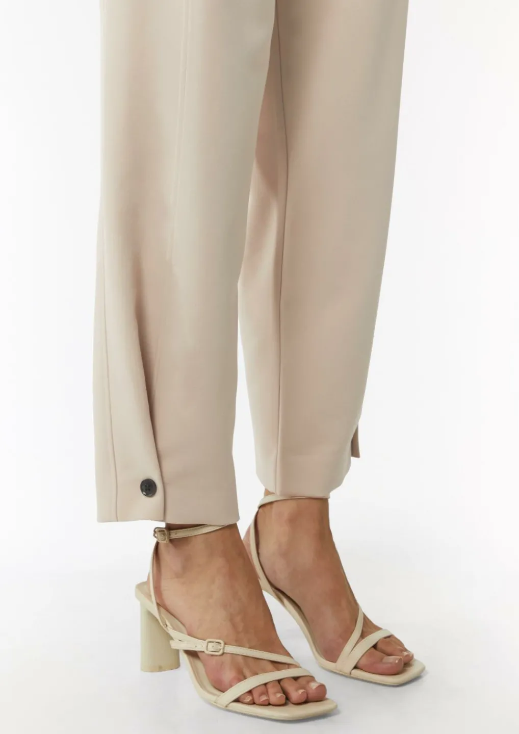 Elastische Baumwollhose in O-Form mit Knopfdetail-Comma Clearance