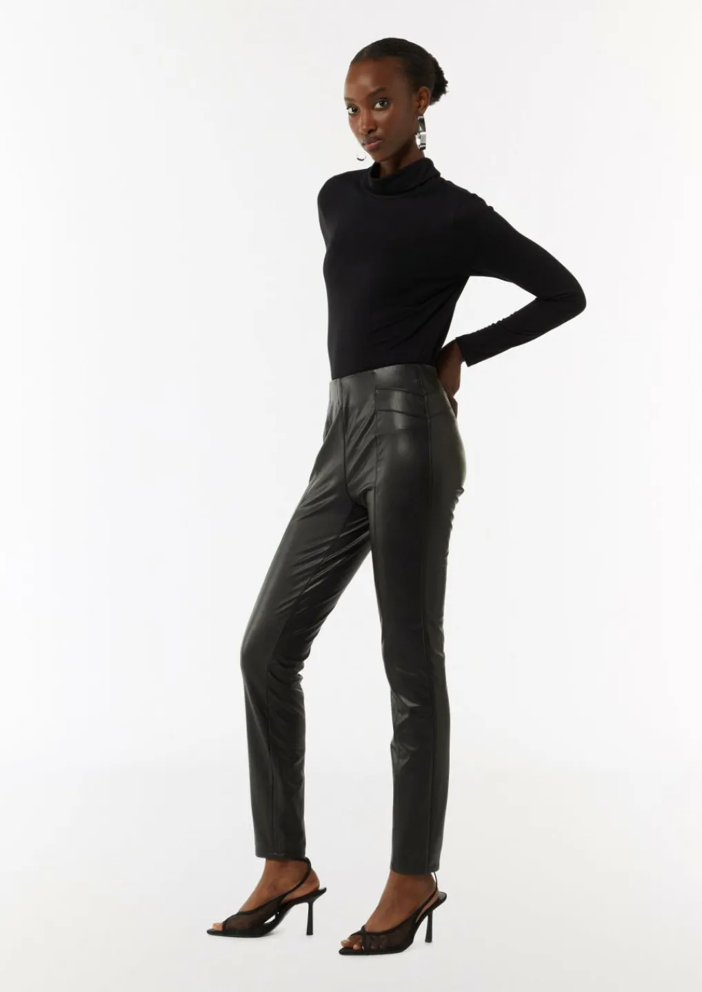 Elastische Leggings aus Lederimitat-Comma Online