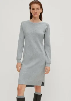 Feinstrickkleid mit Ripp-Details-Comma Online