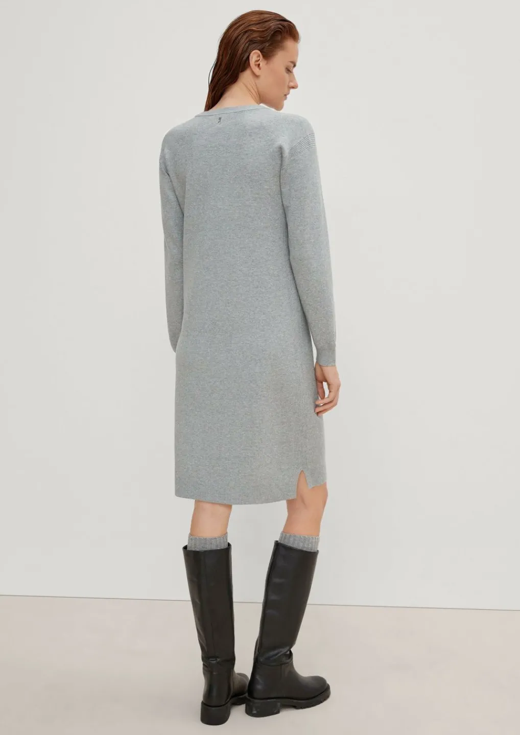 Feinstrickkleid mit Ripp-Details-Comma Online