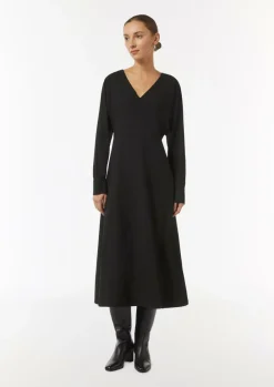 Fließendes Crepe-Kleid mit V-Ausschnitt-Comma Sale