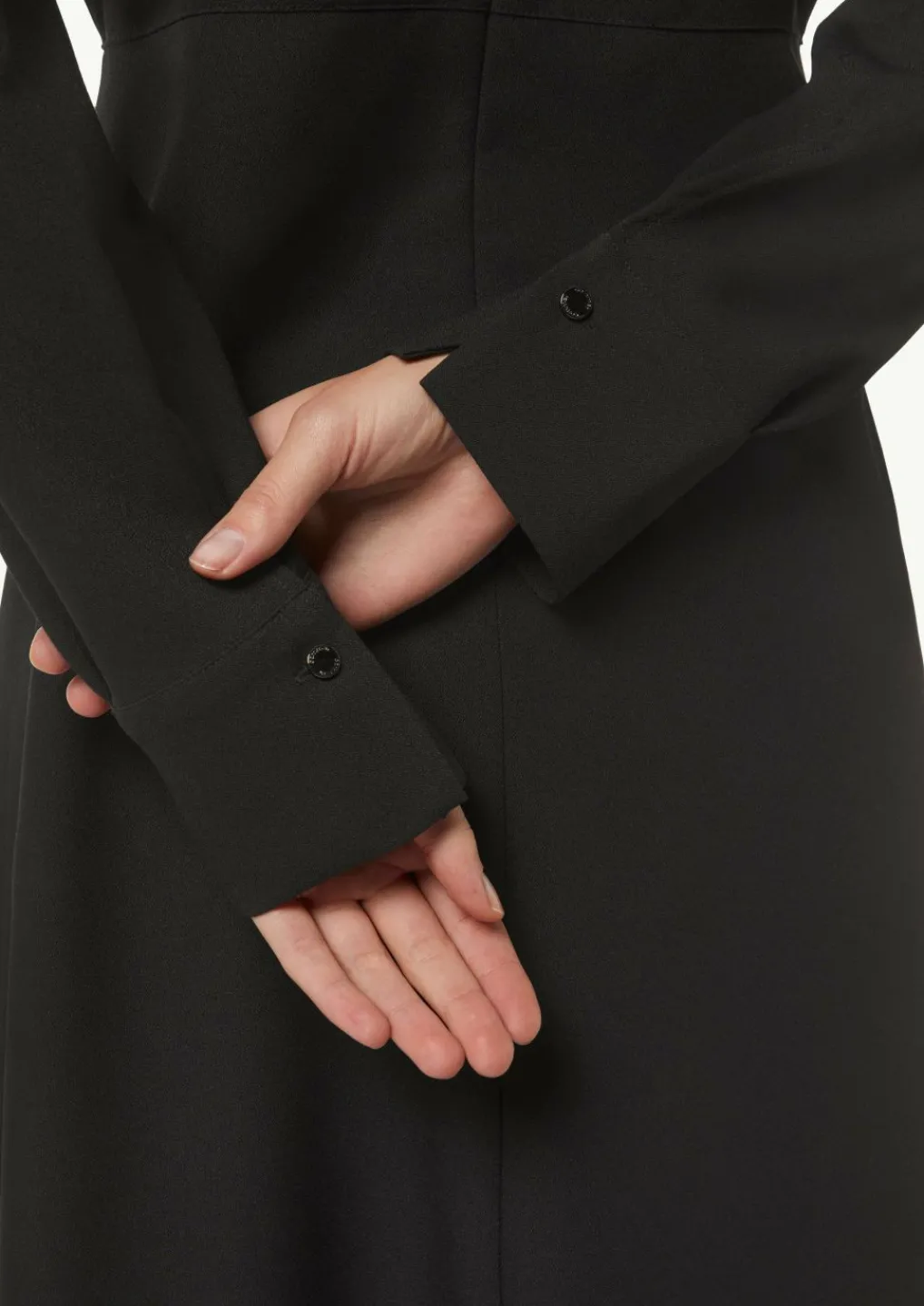 Fließendes Crepe-Kleid mit V-Ausschnitt-Comma Sale