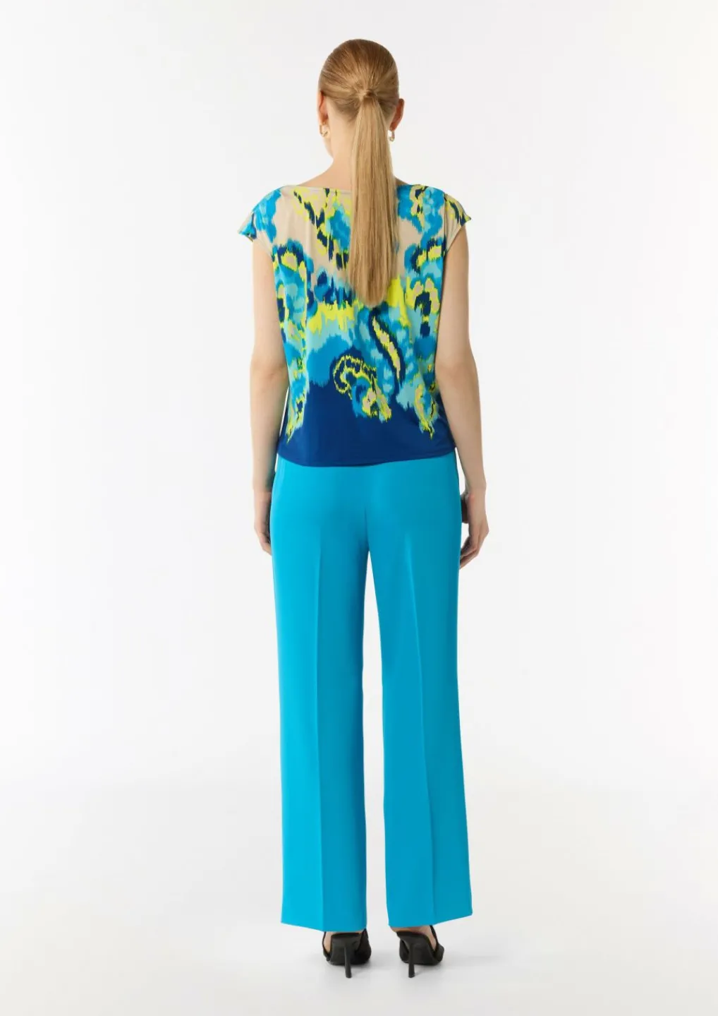 Fließendes Jersey-Shirt mit All-over-Print-Comma Online