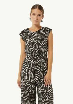 Gemusterter Overall mit Bindegürtel und Faltendetails-Comma Hot