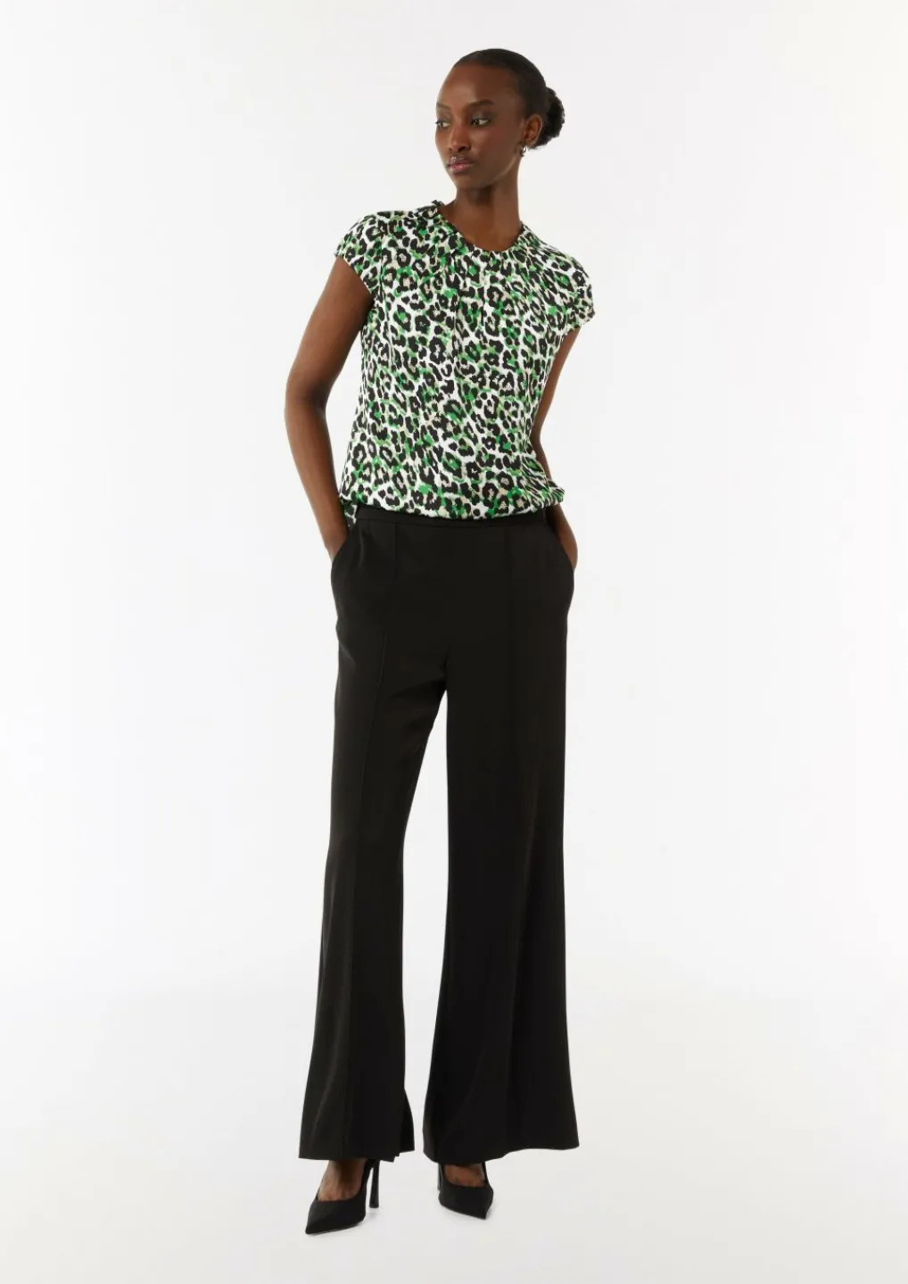 Gemusterte Satinbluse mit Raffung-Comma Fashion