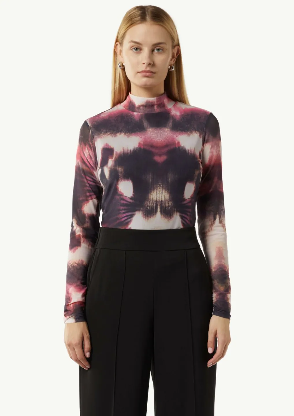 Gemustertes Mesh-Shirt mit Raffungsdetails-Comma Hot