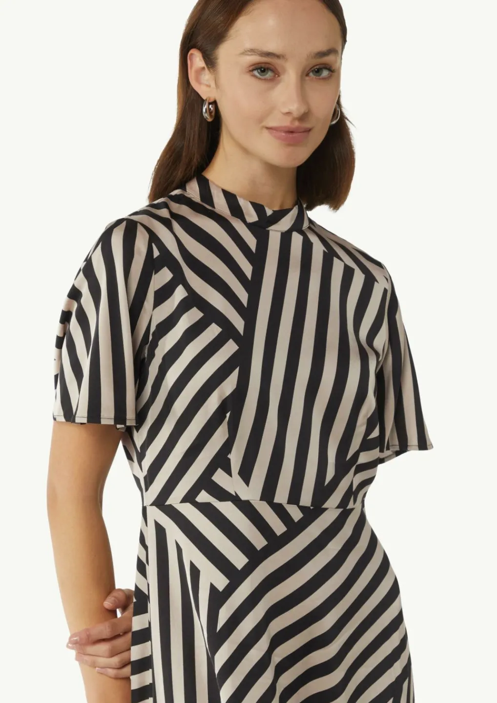 Gemustertes Midikleid aus Satin-Comma New