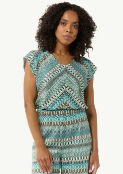 Gemustertes Shirt aus Strick-Jersey mit V-Ausschnitt-Comma Fashion