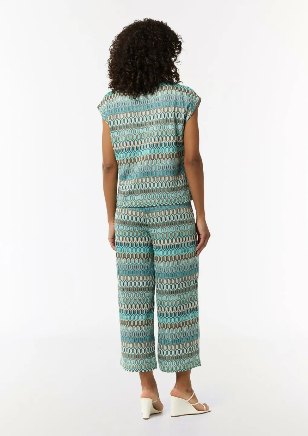 Gemustertes Shirt aus Strick-Jersey mit V-Ausschnitt-Comma Fashion