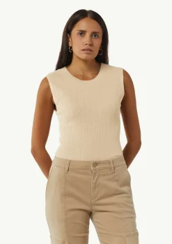 Geripptes Stricktop aus Viskosemix-Comma Hot