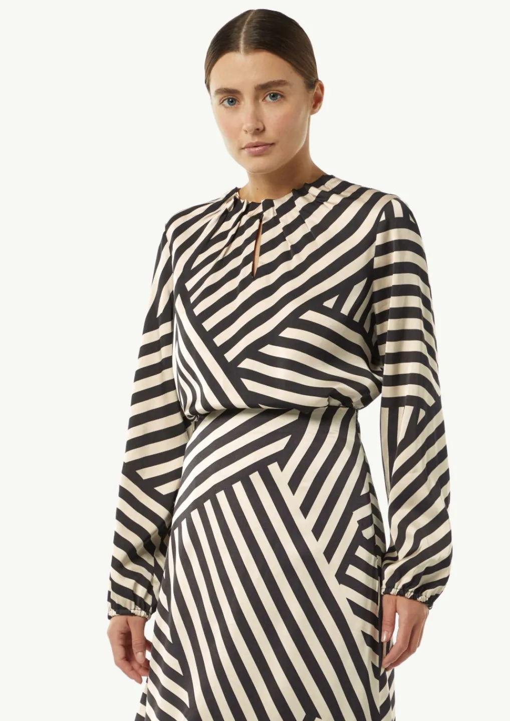 Gestreifte Satinbluse mit Raffung-Comma Online