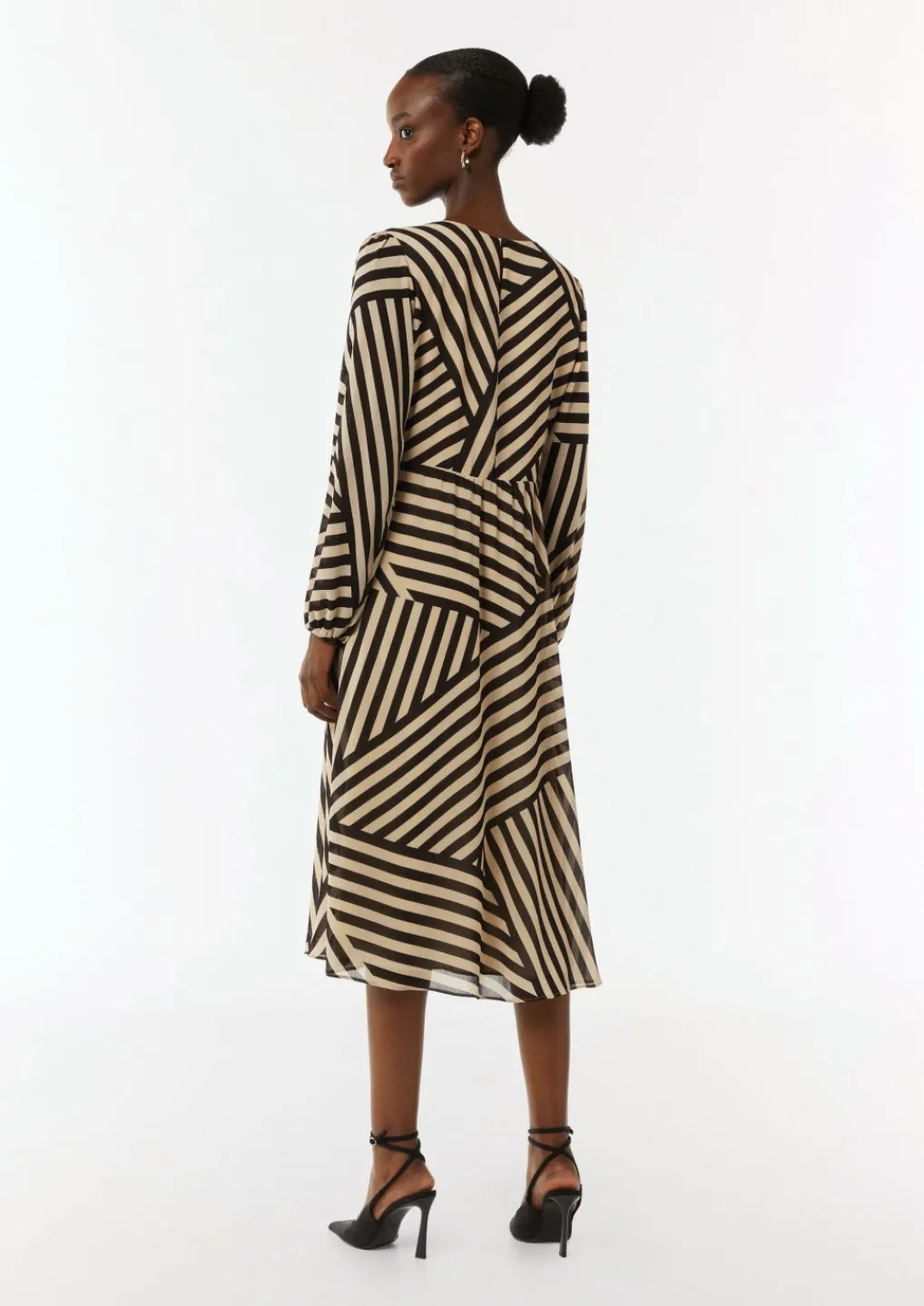 Gestreiftes Midikleid aus Chiffon-Comma Online