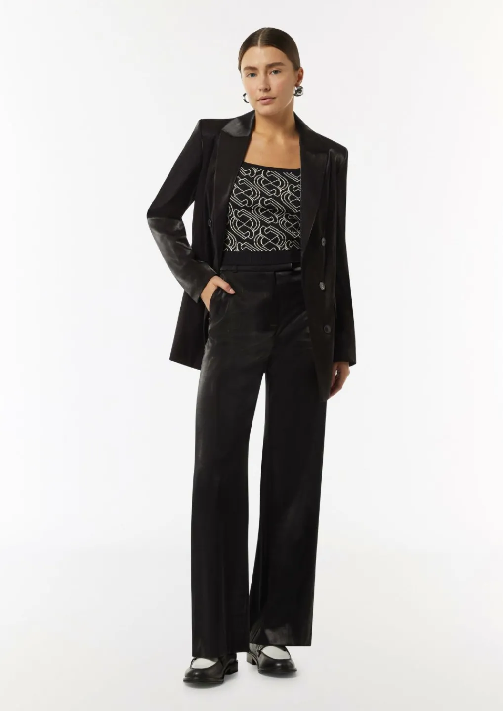 Glänzender Blazer mit Zierknöpfen-Comma New