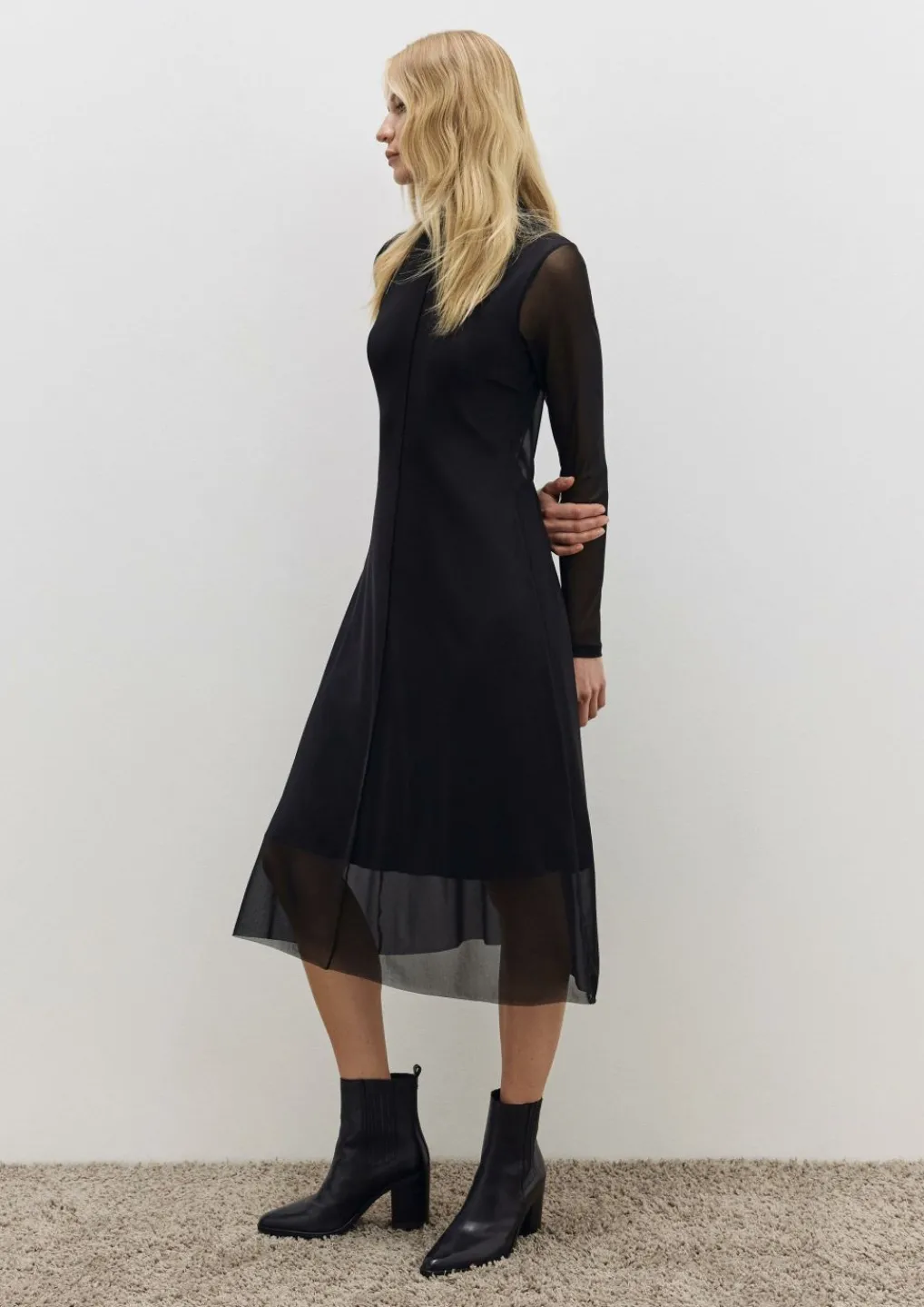 Hochgeschlossenes Midi-Kleid aus Mesh-Comma New