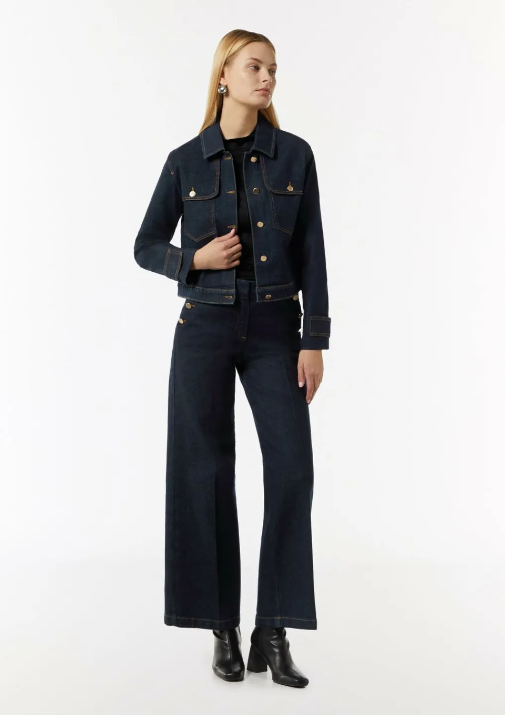 Kastige Denimjacke mit goldfarbenen Knöpfen-Comma New