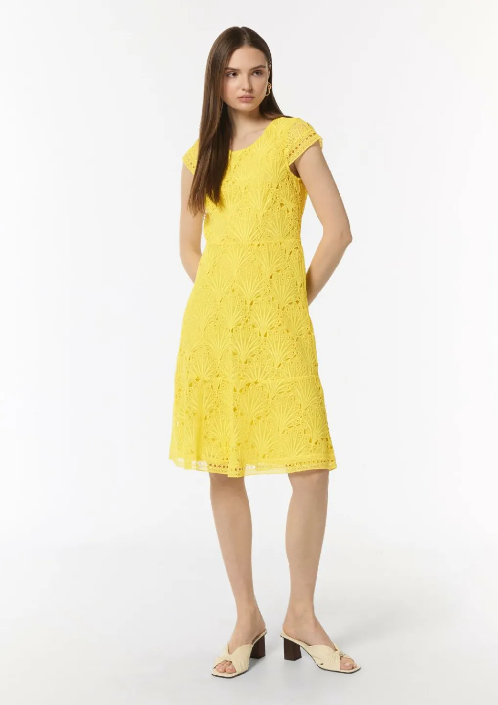 Kleid aus Spitze mit Rundhalsausschnitt-Comma Fashion