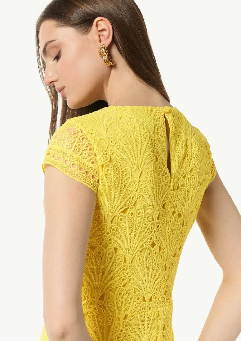 Kleid aus Spitze mit Rundhalsausschnitt-Comma Fashion