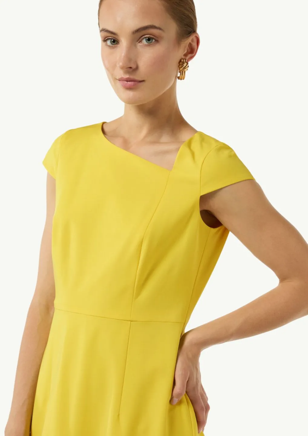 Kleid mit asymmetrischem Ausschnitt-Comma Clearance