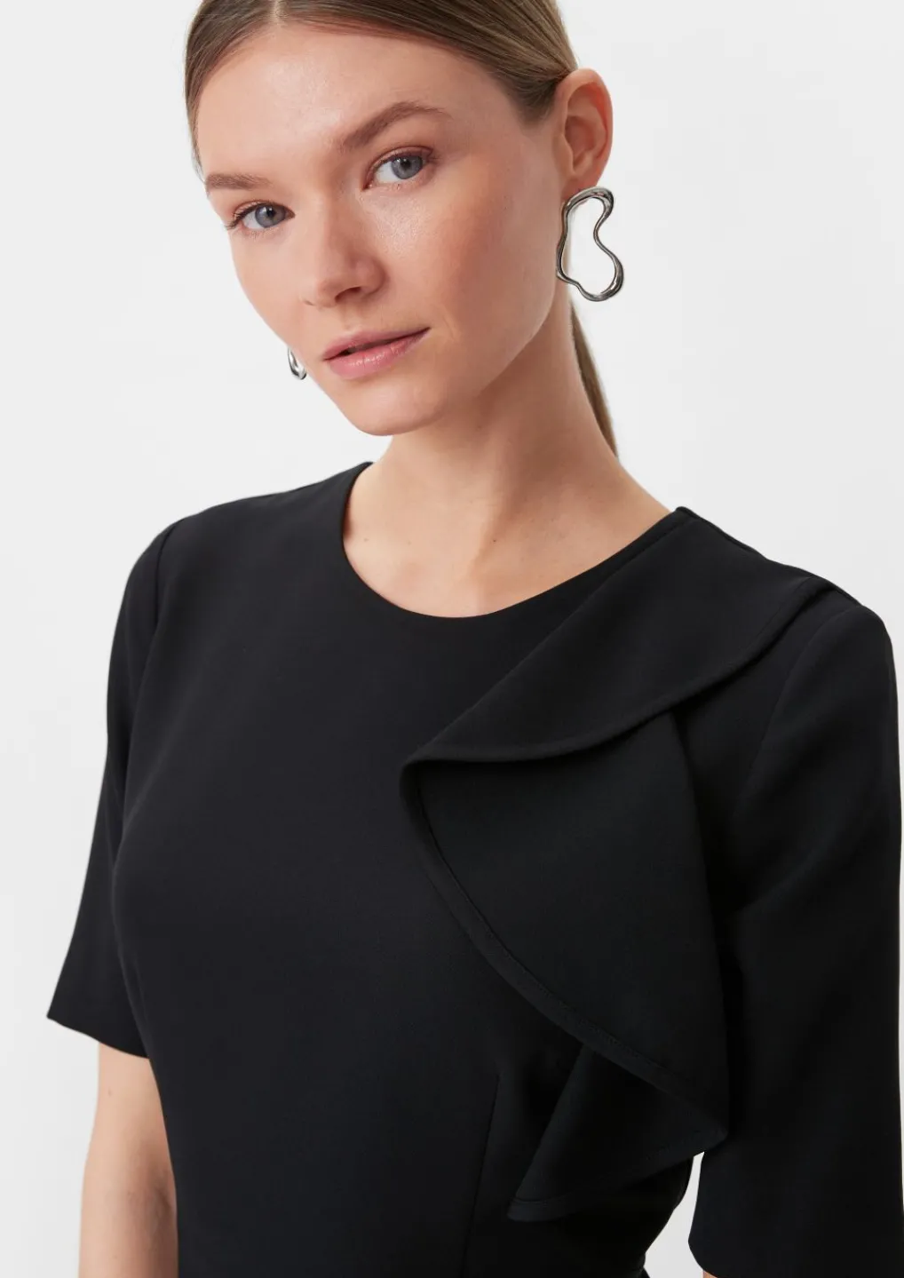 Kleid mit Volant-Detail-Comma Hot