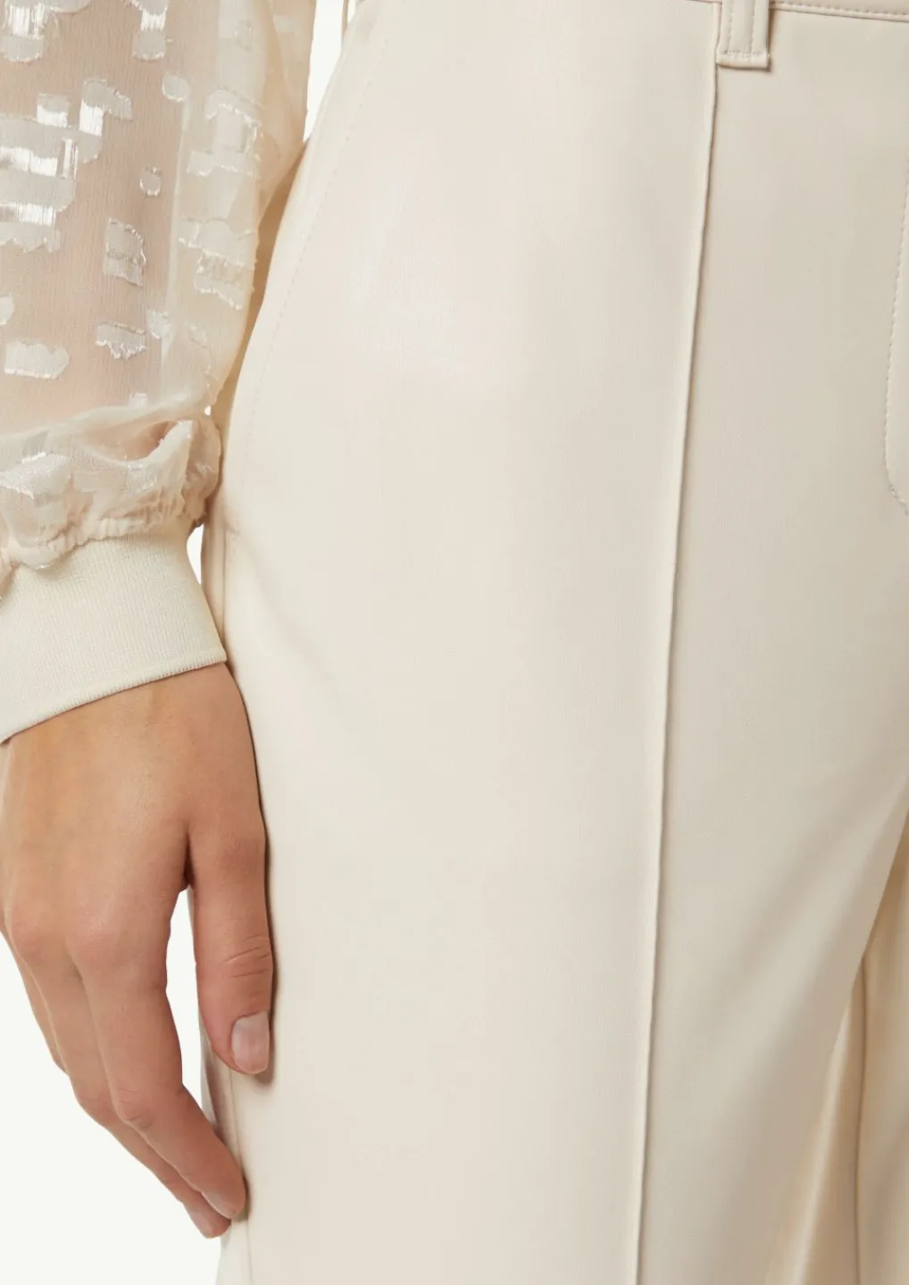 Kunstleder-Hose mit Teilungsnähten und Flared Leg-Comma Sale