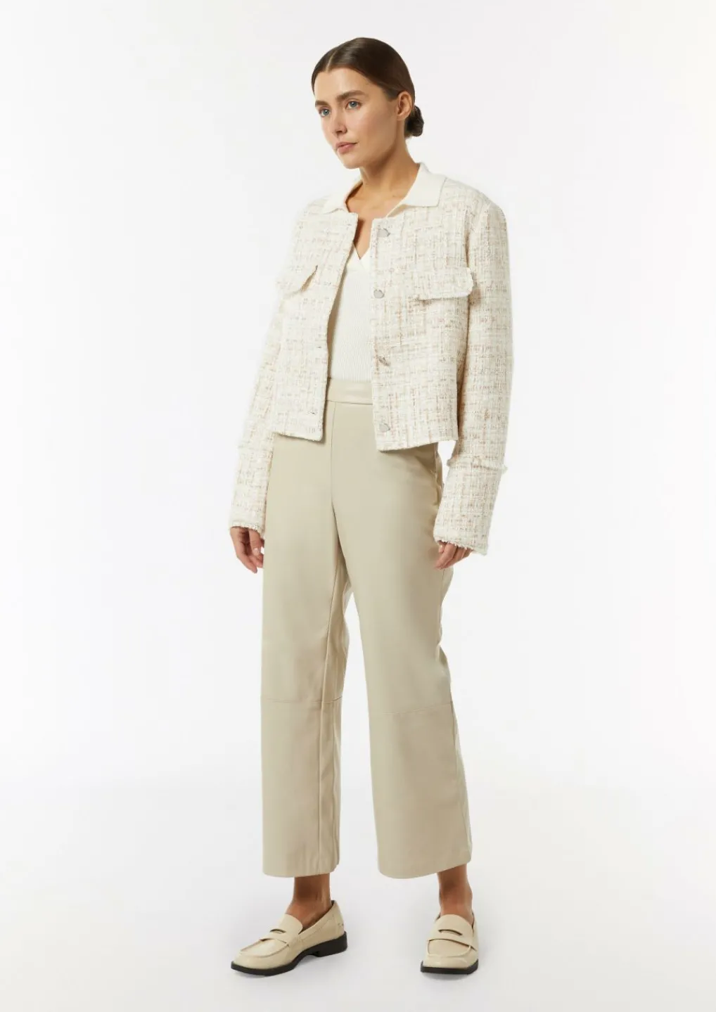 Kurze Boucléjacke mit Glitzergarn-Comma Hot