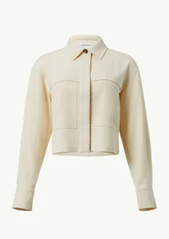Kurze Jacke mit aufgesetzten Taschen-Comma Discount