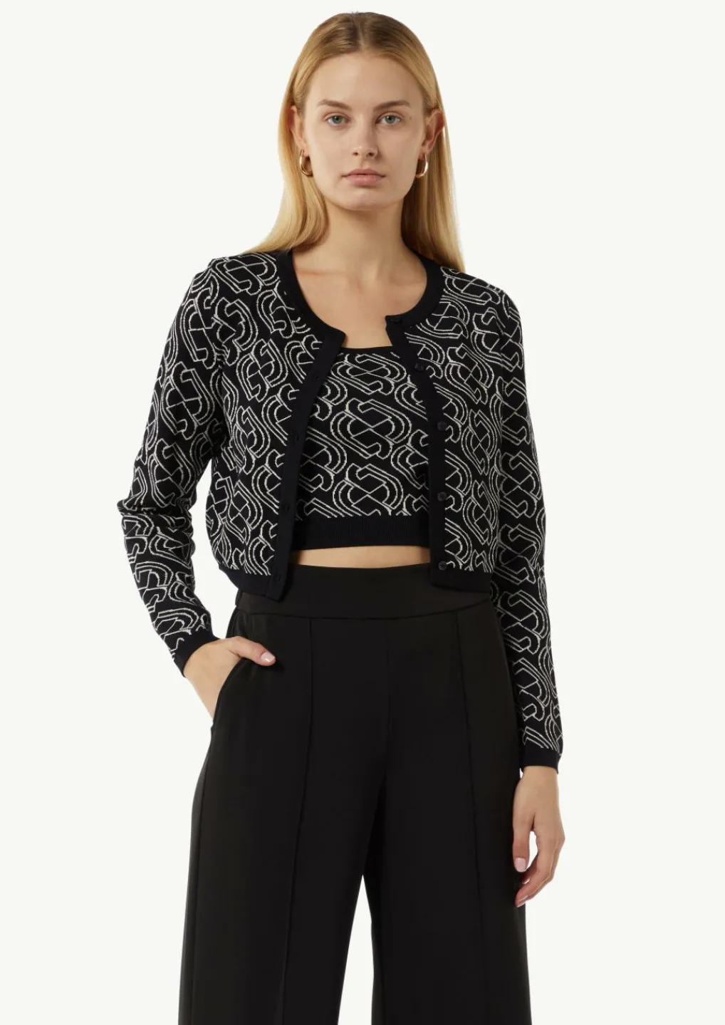 Kurzer Feinstrickcardigan mit grafischem Muster-Comma Best