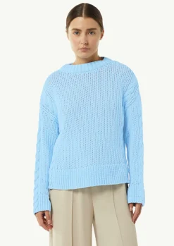Kurzer Strickpullover mit Zopfmuster-Details-Comma Best