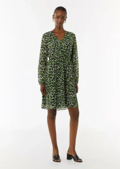 Kurzes Chiffon-Kleid mit Leo-Print und Knopfleiste-Comma New