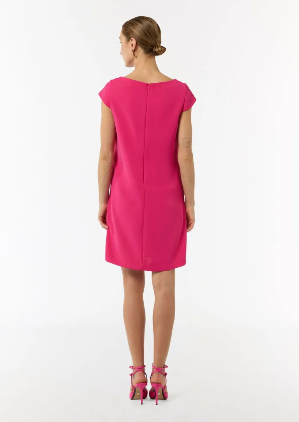 Kurzes Kleid aus Crêpe-Comma Fashion