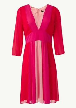 Kurzes Kleid mit Bindegürtel-Comma Hot