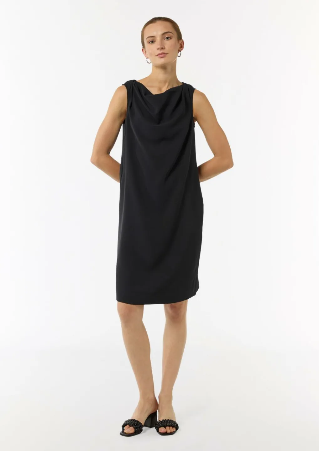 Kurzes Kleid mit Crêpestruktur-Comma Hot
